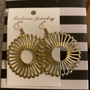 Pinwheel gold earrings